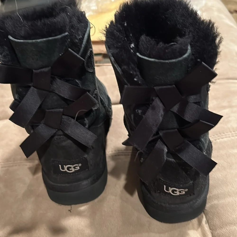 UGG boots girls size 3 - Picture 2 of 8